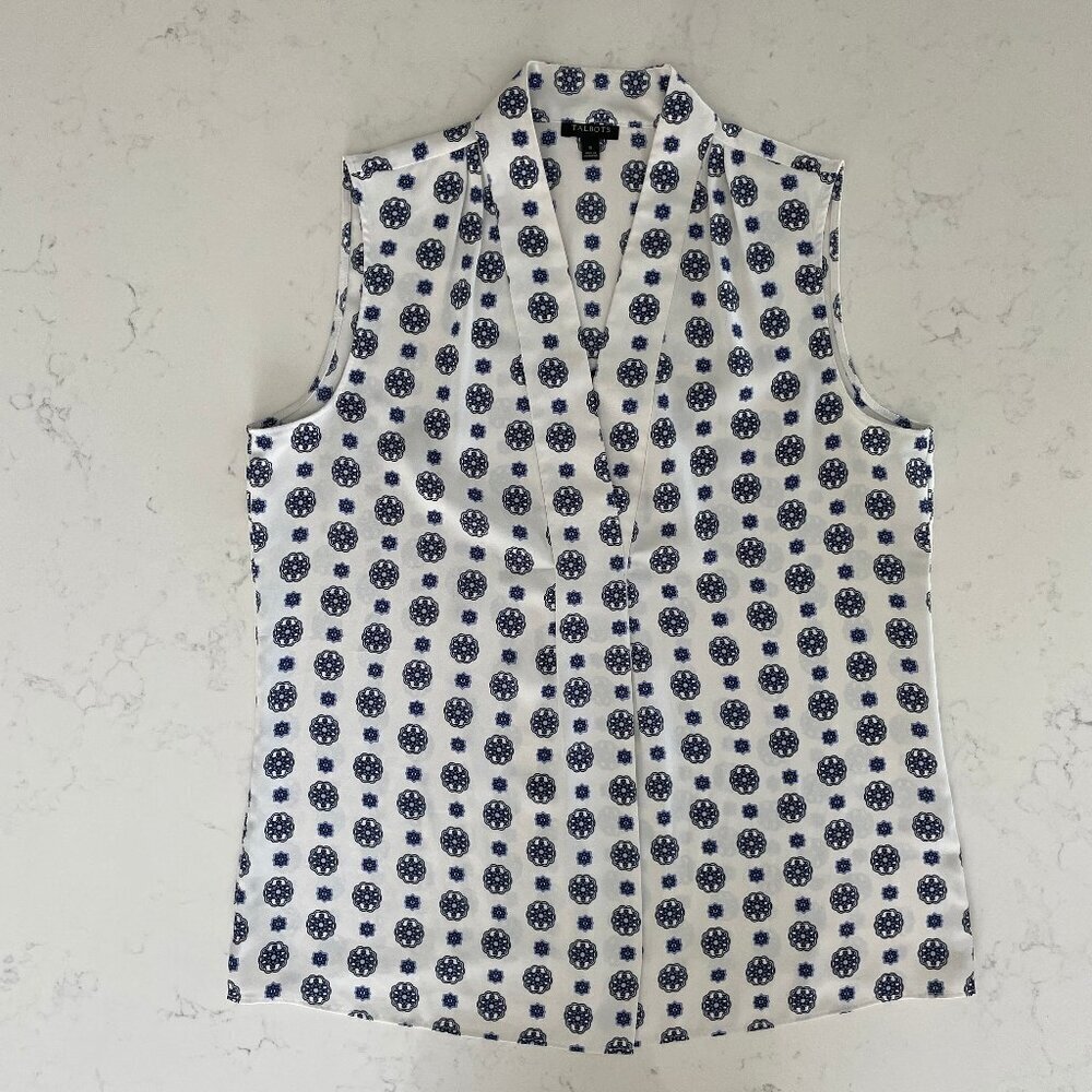 Talbots Sleeveless V Neck Easycare Medallion Print Top Blue + White Sz S